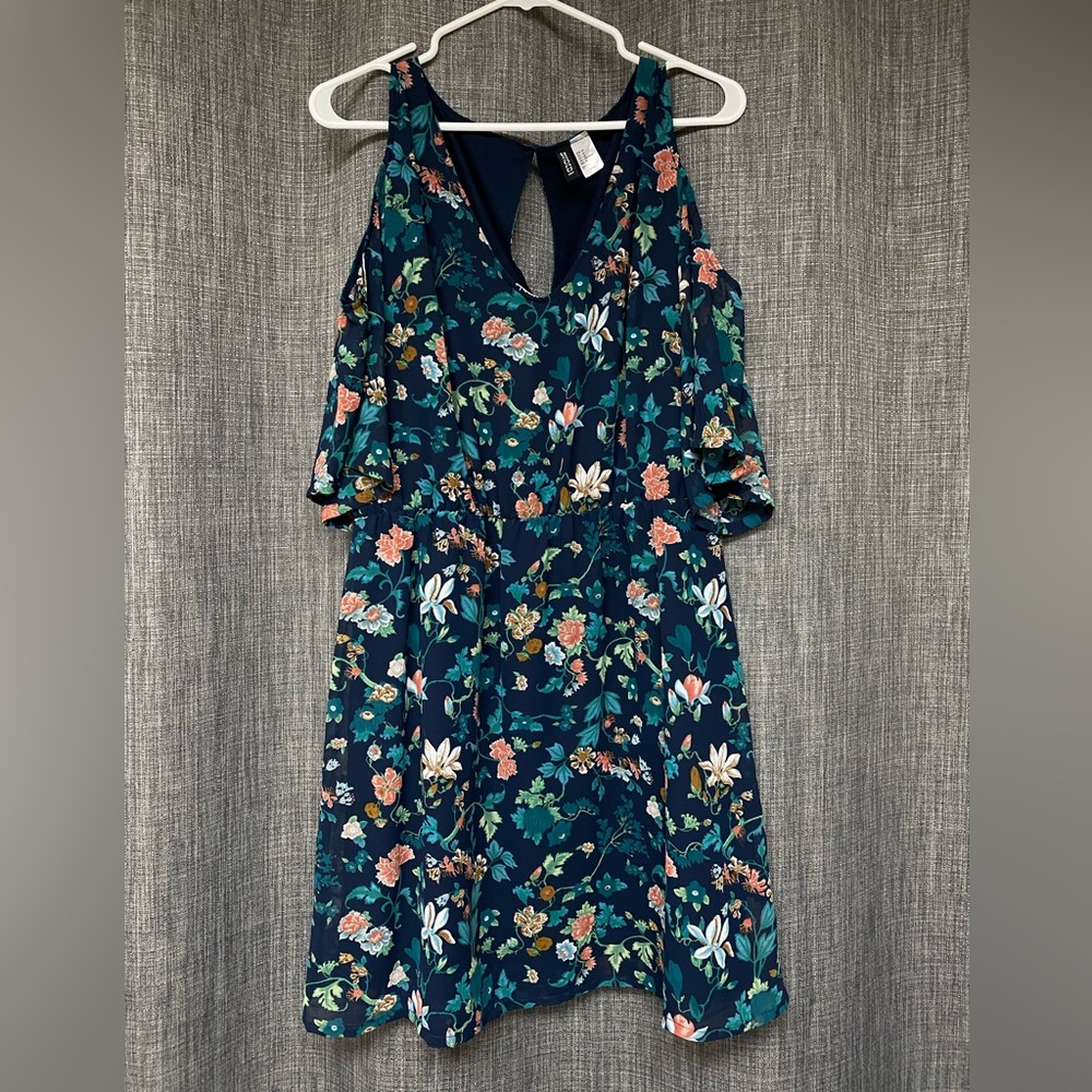H&M Divided ‘Floral Cold Shoulder V-Neck Dress in Navy and Green’ Size US 14